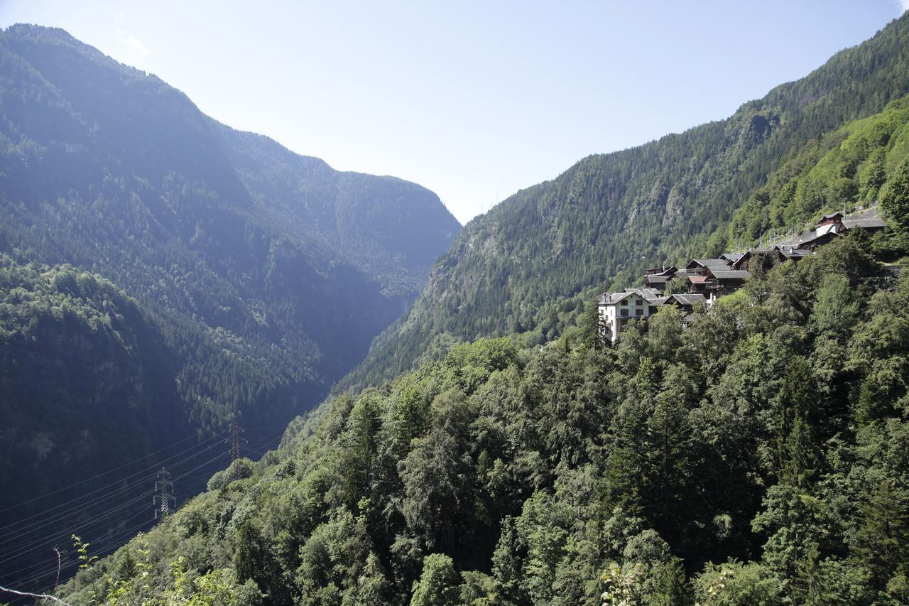Lieu Secret Dans Les Alpes Suisses Chalet