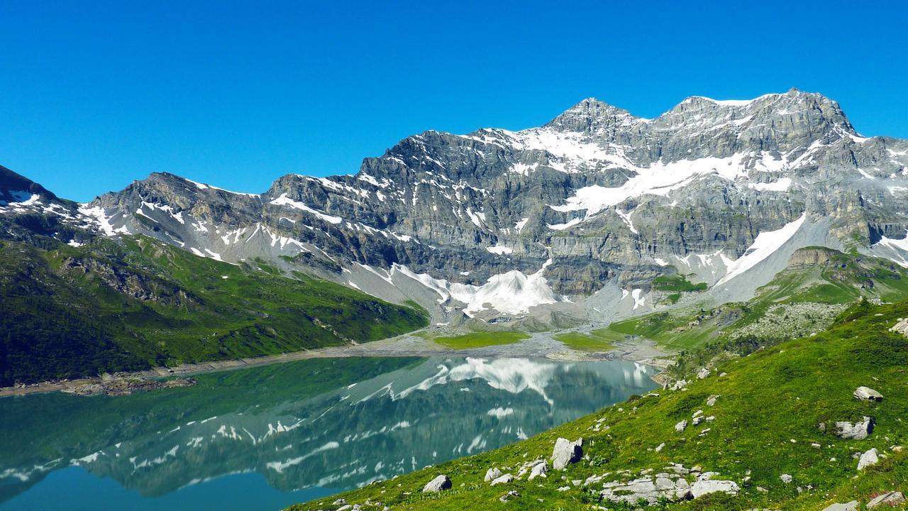 Lieu Secret Dans Les Alpes Suisses Le Tretien