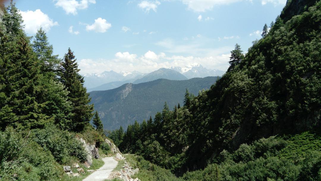 Lieu Secret Dans Les Alpes Suisses Le Tretien